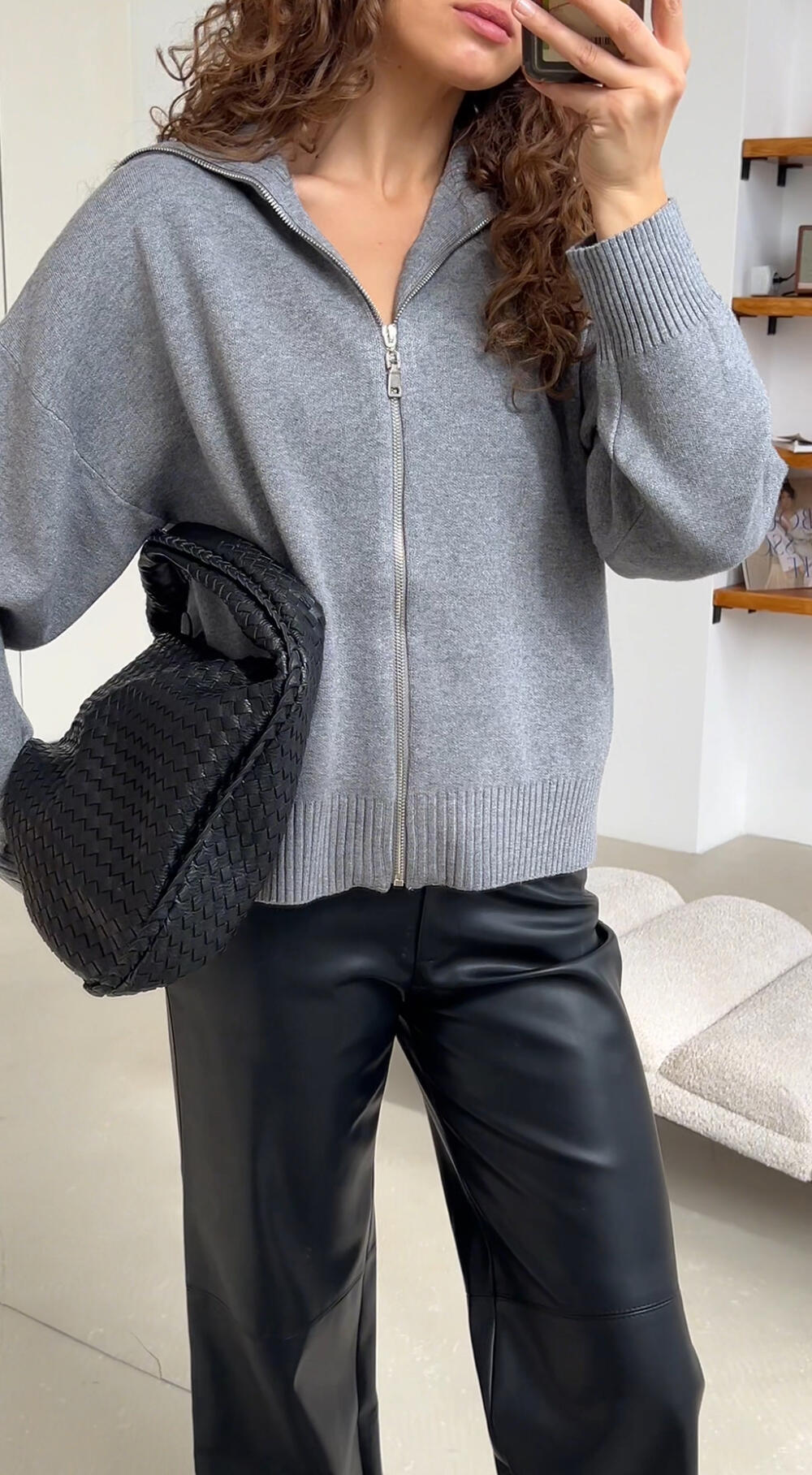 Светр LARA на замку 