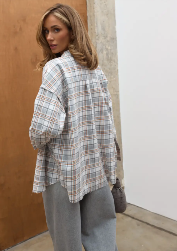 Сорочка в клітинку з акцентними швами TW28 Сірий, M/L