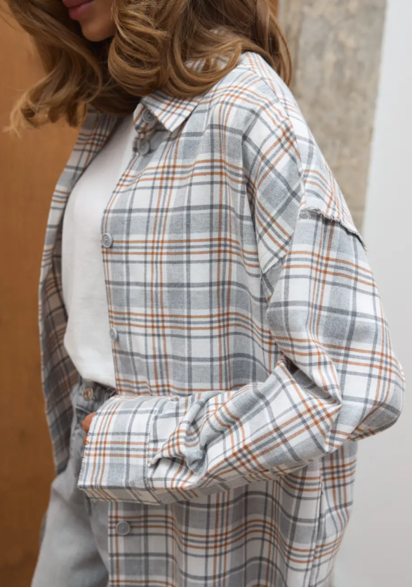 Сорочка в клітинку з акцентними швами TW28 Сірий, M/L