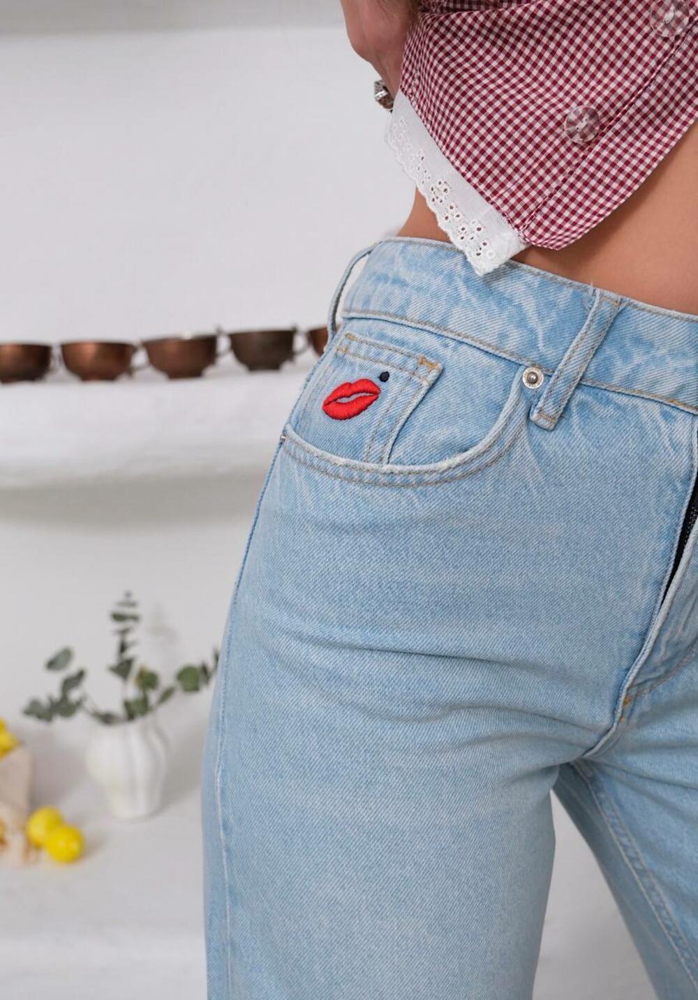 Джинси 2003/1650/ середня посадка  WIDE LEG акцентні губи на кармані Блакитний DENIM, 40