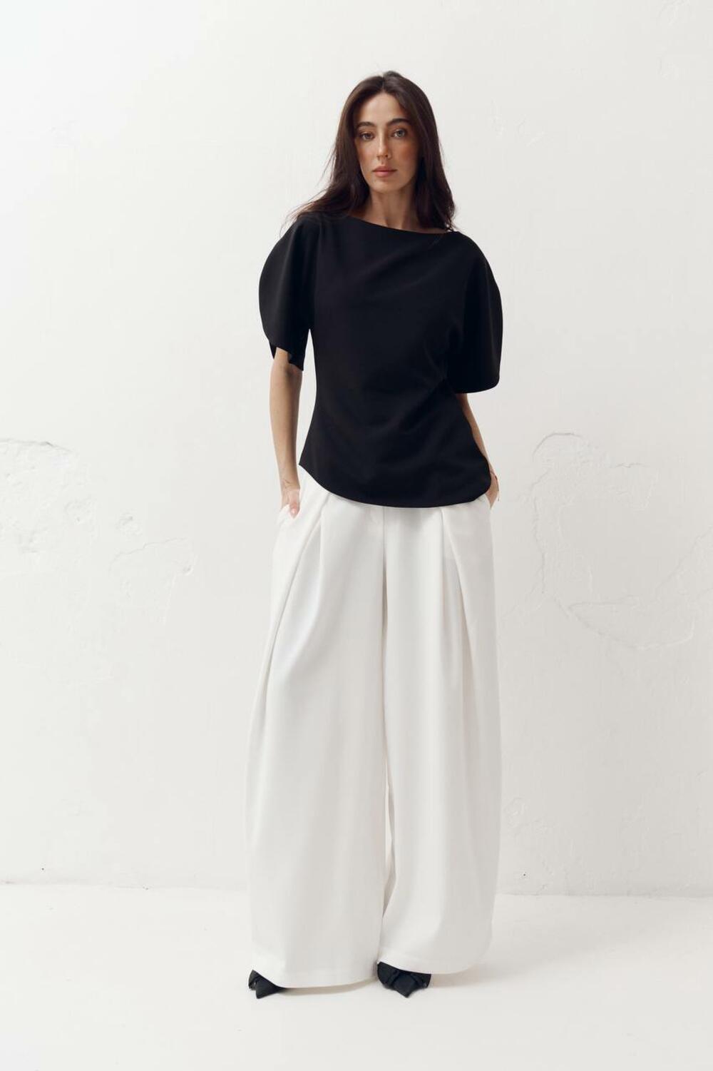 Топ з об'ємними рукавами та розрізами Top Elan 413 Чорний, L